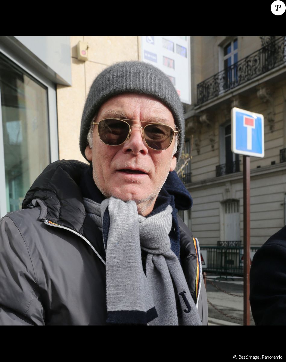 Franck Dubosc à la sortie des studios de radio RTL à Paris. Le 11 février 2020 © Panoramic / Bestimage