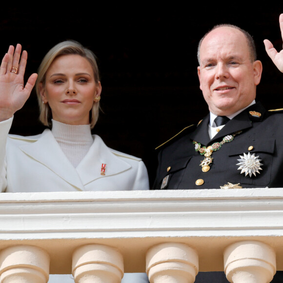 Le prince Albert II de Monaco, la princesse Charlène de Monaco - La famille princière de Monaco au balcon du palais lors de la Fête nationale monégasque à Monaco. © Claudia Albuquerque / Bestimage