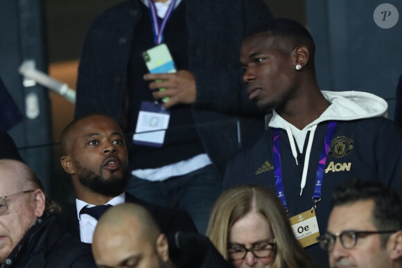 Paul Pogba et Patrice Evra dans les tribunes du parc des Princes lors du match de 8ème de finale retour de Ligue des champions opposant le Paris Saint-Germain à Manchester Unted à Paris, France, le 6 mars 2019. Manchester a gagné 3-1 (cumul des scores 3-3). © Cyril Moreau/Bestimage