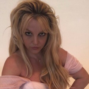Britney Spears, bientôt mariée à Sam Asghari : sa robe sera signée Versace !