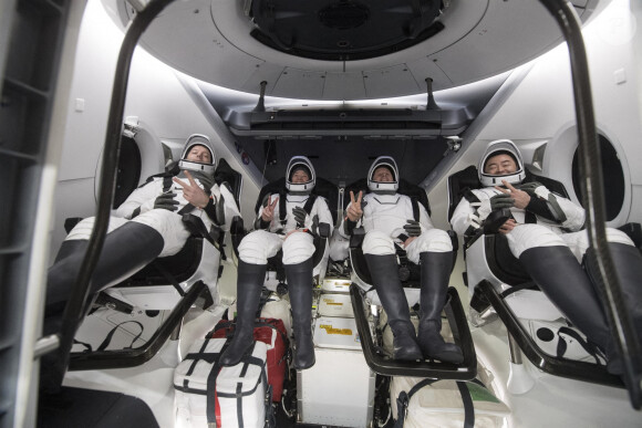 La capsule "Crew Dragon", qui transporte les astronautes Thomas Pesquet, Akihiko Hoshide, Shane Kimbrough et Megan McArthur est de son retour sur terre le 9 novembre 2021. Photo Credit:NASA