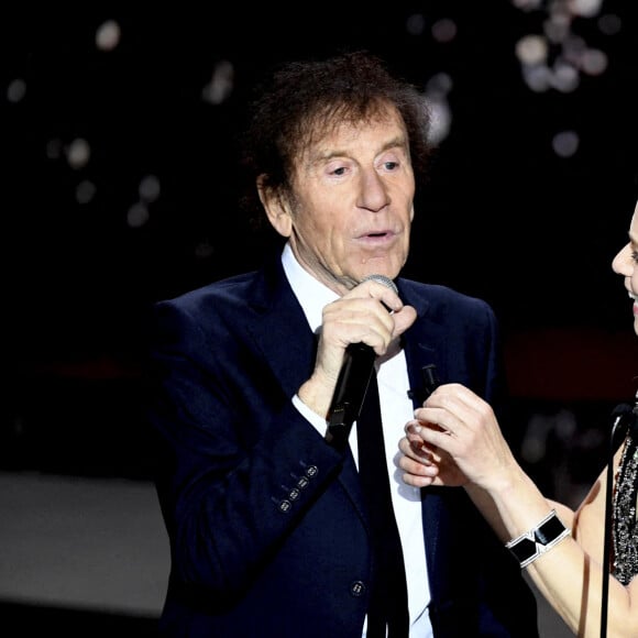Alain Souchon et Marina Foïs, maîtresse de cérémonie sur scène lors de la 46e cérémonie des César à l'Olympia à Paris le 12 mars 202. © Bertrand Guay/ Pool / Bestimage