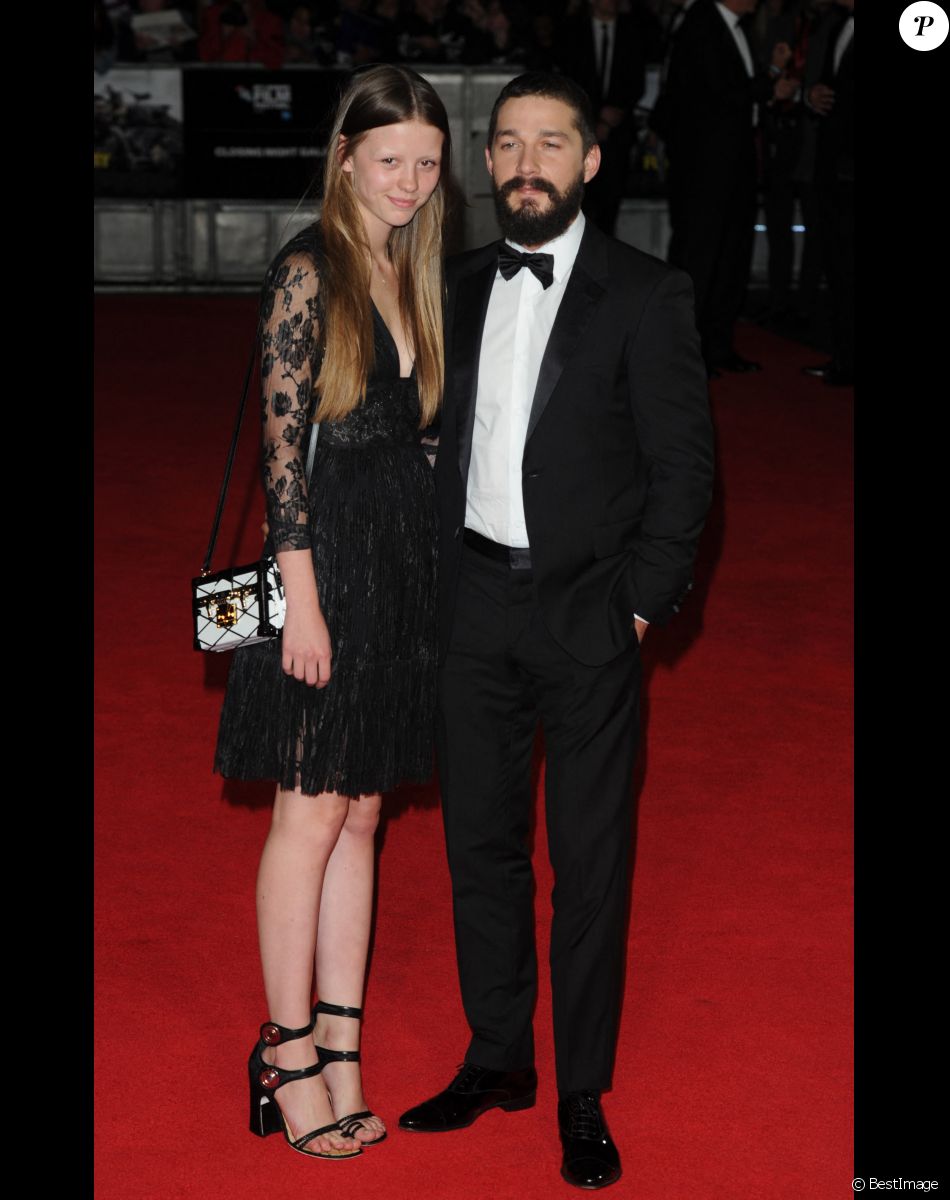 Shia LaBeouf et sa petite-amie Mia Goth - Arrivée des people à la première du film "Fury" lors de la cérémonie de clôture du 58ème BFI London Film Festival à Londres.