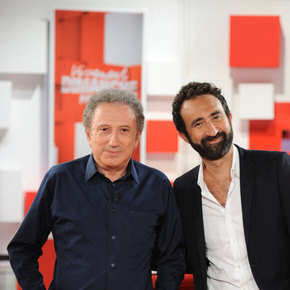 Exclusif - Michel Drucker et Mathieu Madénian - Enregistrement de l'émission "Vivement Dimanche prochain" présentée par M.Drucker et diffusée le 12 juillet 2020 sur France 2. Le 1er juillet 2020 © Guillaume Gaffiot / Bestimage 