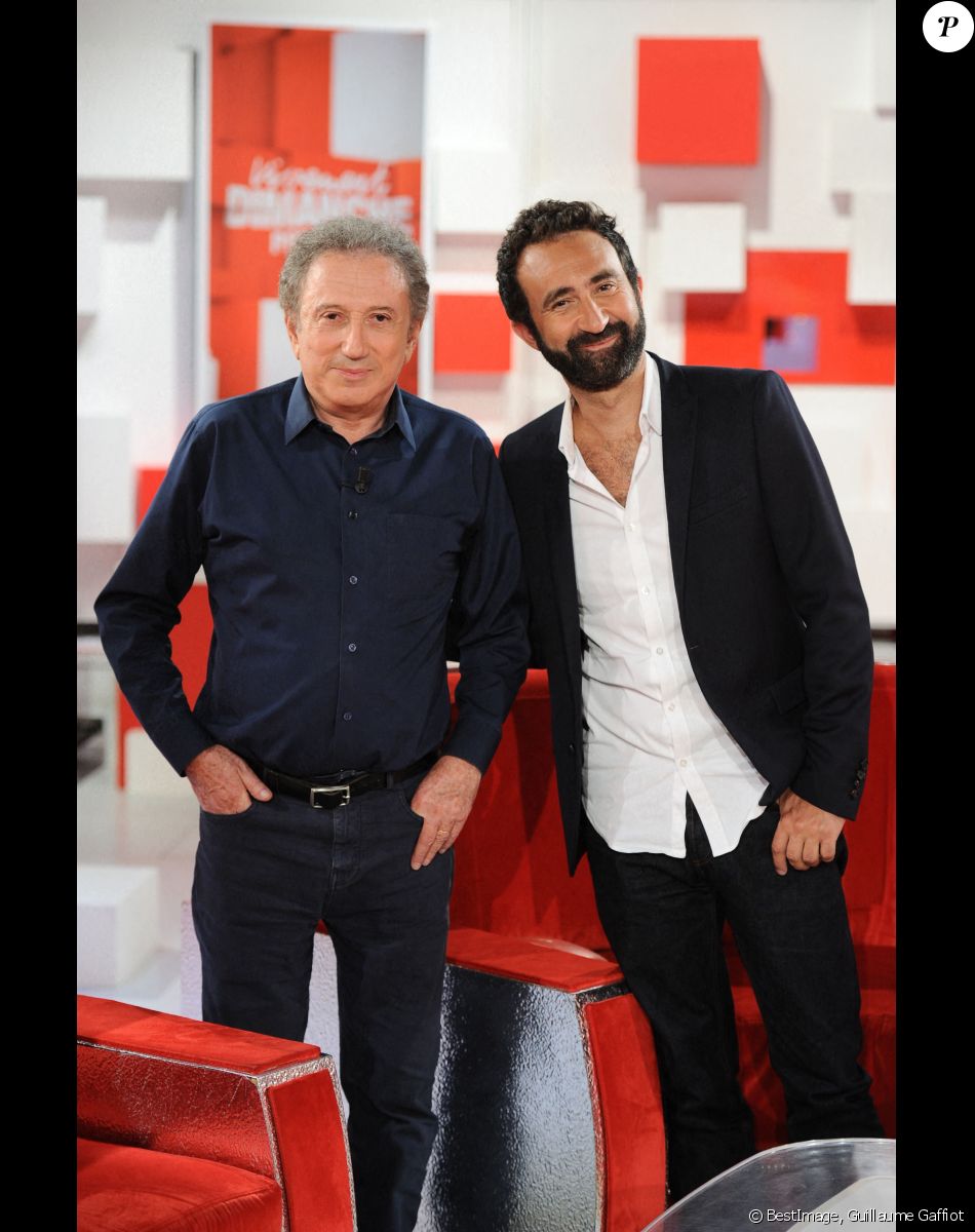 Exclusif - Michel Drucker et Mathieu Madénian - Enregistrement de l'émission "Vivement Dimanche prochain" présentée par M.Drucker et diffusée le 12 juillet 2020 sur France 2. Le 1er juillet 2020 © Guillaume Gaffiot / Bestimage