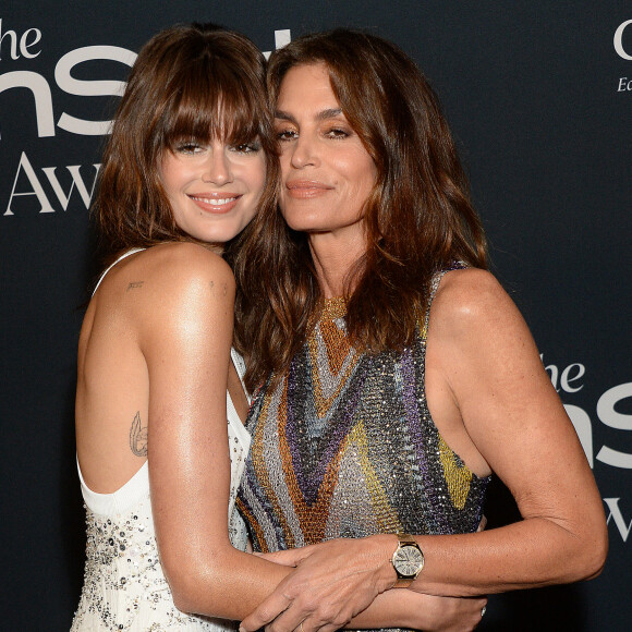 Cindy Crawford et sa fille Kaia Gerber au photocall de la soirée "InStyle Awards 2021" à Los Angeles, le 15 novembre 2021. 