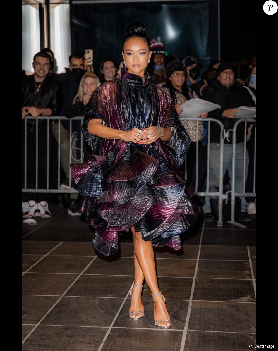 Karrueche Tran arrive à la première du film "House of Gucci" à New York, le 16 novembre 2021.