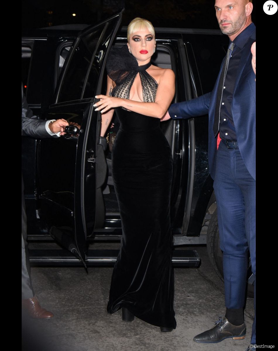 Lady Gaga arrive à la première du film "House of Gucci" à New York.