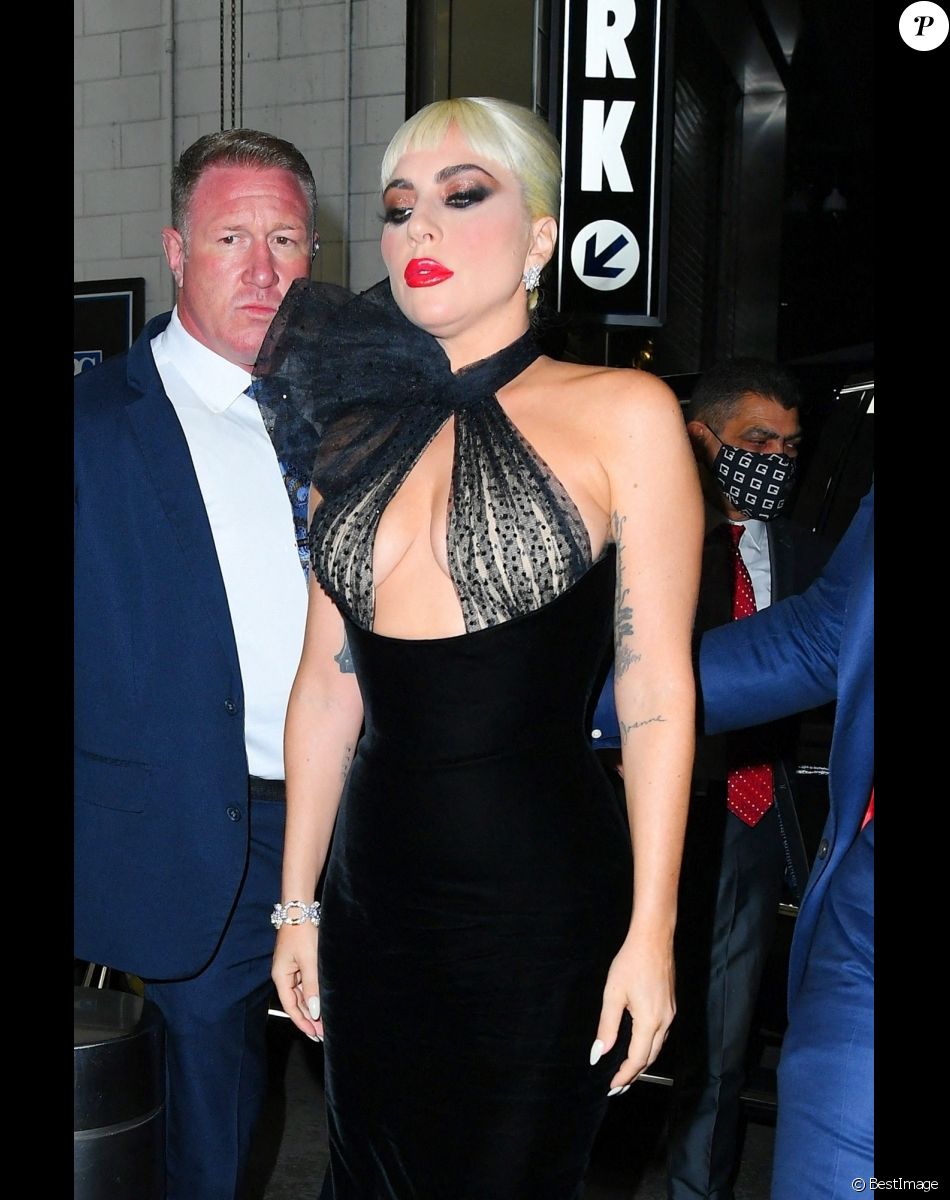 Lady Gaga arrive à la première du film "House of Gucci" à New York, le 16 novembre 2021.