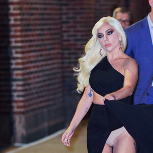 Lady Gaga à la sortie de l'émission "The Late Show With Stephen Colbert" à New York City, New York, Etats-Unis, le 15 novembre 2021.