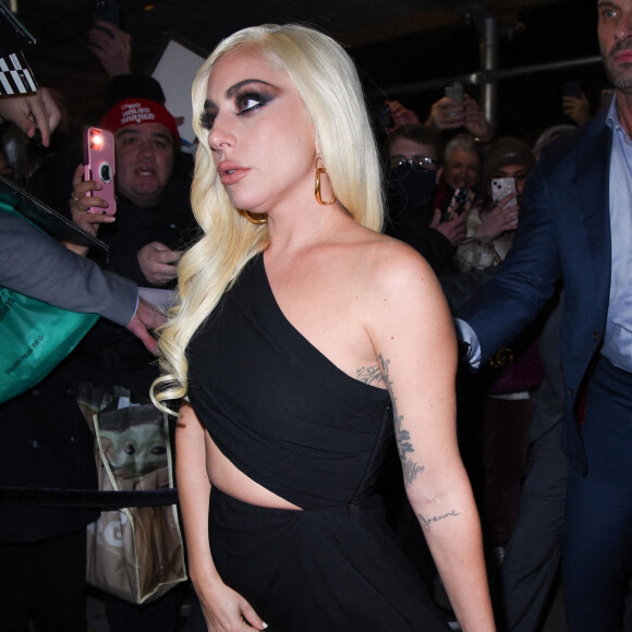 Lady Gaga à la sortie de l'émission "The Late Show With Stephen Colbert" à New York, le 15 novembre 2021.