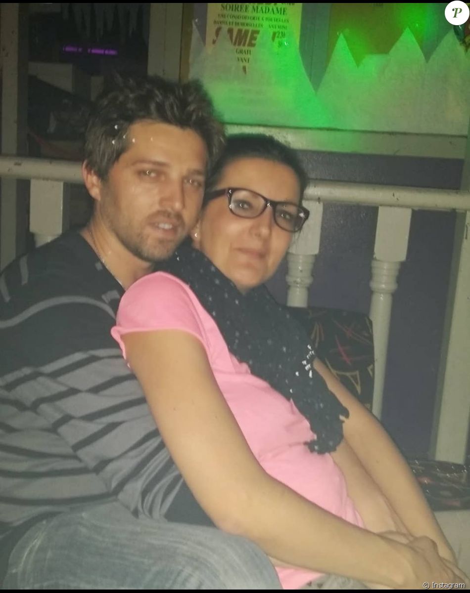 Cindy et Fernand Reymond, à la tête d'une tribu de neuf enfants et connus pour leur participation à "Familles nombreuses, la vie en XXL" sur TF1.