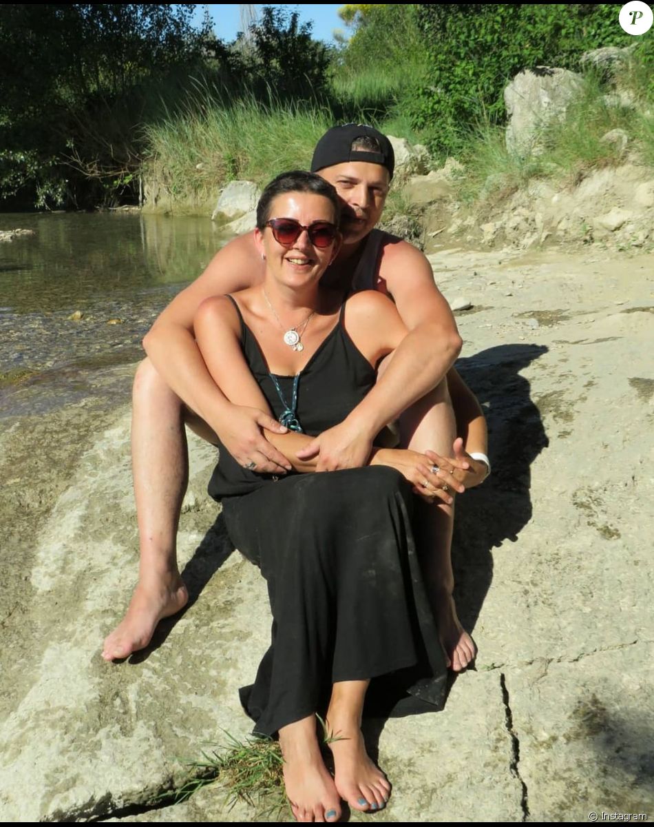 Cindy et Fernand Reymond, à la tête d'une tribu de neuf enfants et connus pour leur participation à "Familles nombreuses, la vie en XXL" sur TF1.