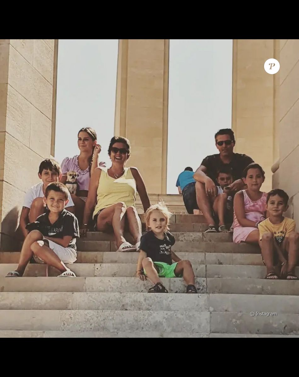 Cindy et Fernand Reymond, à la tête d'une tribu de neuf enfants et connus pour leur participation à "Familles nombreuses, la vie en XXL" sur TF1.