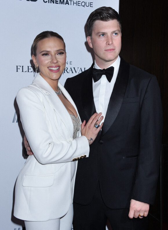 Scarlett Johansson et son mari Colin Jost au photocall de la cérémonie de la 35ème édition des prix American Cinematheque Awards à Los Angeles. 