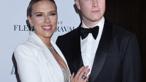 Scarlett Johansson jeune maman en décolleté XXL : elle dévoile son (énorme) tatouage au bras de son mari