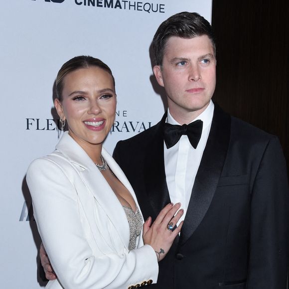Scarlett Johansson et son mari Colin Jost au photocall de la cérémonie de la 35ème édition des prix American Cinematheque Awards à Los Angeles. 