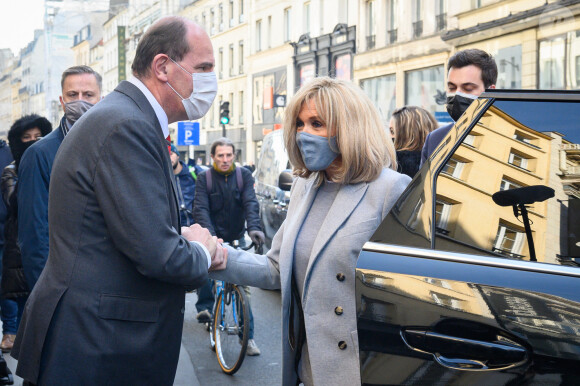 Jean Castex, Premier ministre accueille Brigitte Macron, la Première Dame française avec leurs duos au déjeuner du DuoDay à l'établissement médico-social ESAT Bastille - Les ailes déployées à Paris, France, le 18 janvier 2021.