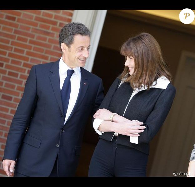 Nicolas Sarkozy Et Carlita Au Noel De L Elysee Regardez Yann Barthes Les Tacler Purepeople