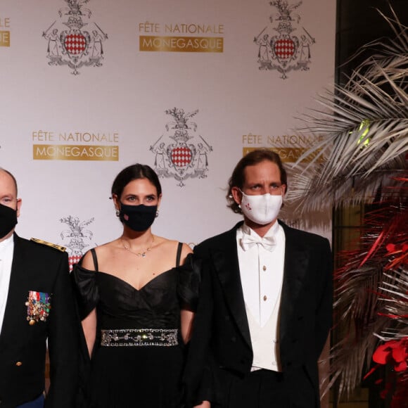 Sean Wittstock, la princesse Caroline de Hanovre, Charlotte Casiraghi, lle prince Albert II de Monaco, Tatiana Santo Domingo et Andrea Casiraghi - La famille princière de Monaco arrive à la soirée de Gala Plácido Domingo – Nuit espagnole au Grimaldi Forum dans la salle des Princes lors de la fête nationale de Monaco, le 19 novembre 2021. © Jean-Charles Vinaj/Pool Monaco/Bestimage