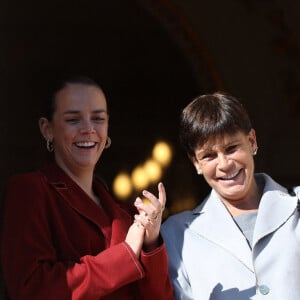 Pauline Ducruet, la princesse Stéphanie de Monaco et Louis Ducruet - La famille princière de Monaco apparaît au balcon du palais lors de la fête nationale de Monaco, le 19 novembre 2021. © Bebert-Jacovides/Bestimage