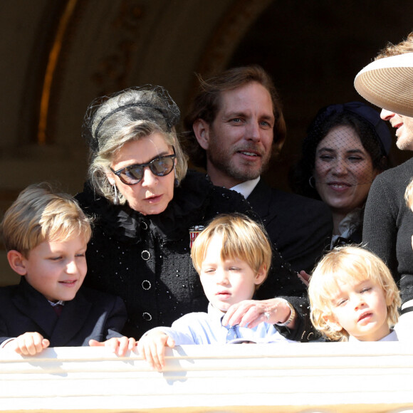 Sacha Casiraghi, Stephano Casiraghi, Francesco Casiraghi, la princesse Caroline de Hanovre, Andrea Casiraghi avec sa femme Tatiana Santo Domingo et Beatrice Borromeo - La famille princière de Monaco apparaît au balcon du palais lors de la fête nationale de Monaco, le 19 novembre 2021. © Bebert-Jacovides/Bestimage