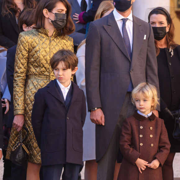 Charlotte Casiraghi et son fils Raphaël Elmaleh, Pierre Casiraghi et ses enfants Francesco et Stephano - La famille princière de Monaco lors de le prise d'Armes, remise d'insignes et défilé militaire sur la place du Palais lors de la fête nationale de Monaco, le 19 novembre 2021. © Jean-Charles Vinaj/Pool Monaco/Bestimage