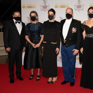 Gareth Wittstock, la princesse Caroline de Hanovre, Charlotte Casiraghi, le prince Albert de Monaco, Tatiana Santo Domingo et Andrea Casiraghi - La famille princière de Monaco arrive à la soirée de Gala Plácido Domingo – Nuit espagnole au Grimaldi Forum dans la salle des Princes lors de la fête nationale de Monaco, le 19 novembre 2021.