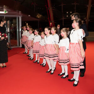 Le prince Albert de Monaco, la princesse Caroline de Hanovre et sa fille Charlotte Casiraghi - La famille princière de Monaco arrive à la soirée de Gala Plácido Domingo – Nuit espagnole au Grimaldi Forum dans la salle des Princes lors de la fête nationale de Monaco, le 19 novembre 2021.