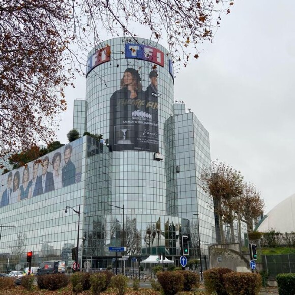 Vitaa et Slimane annoncent un nouveau concert événement à la Défense Arena sur la Tour TF1 à Boulogne-Billancourt, le 21 novembre 2021, au lendemain de leur victoire aux NRJ Music Awards.