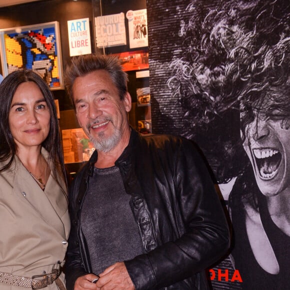 Exclusif - Florent Pagny et sa femme Azucena Caamaño lors de la première du spectacle "Lost in Buenos Aires" à l'Européen à Paris, le 28 juin 2021. © Rachid Bellak / Bestimage