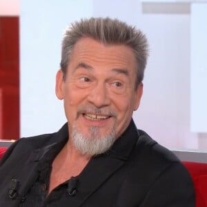 Florent Pagny et Azucena Caamaño invités dans l'émission "Vivement dimanche". Le 21 novembre 2021.