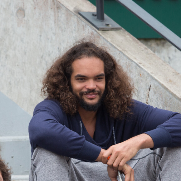 Joakim Noah - Yannick Noah dispute le trophée des légendes devant sa famille lors des internationaux de France de tennis à Roland Garros à Paris le 4 juin 2016. © Moreau - Jacovides / Bestimage