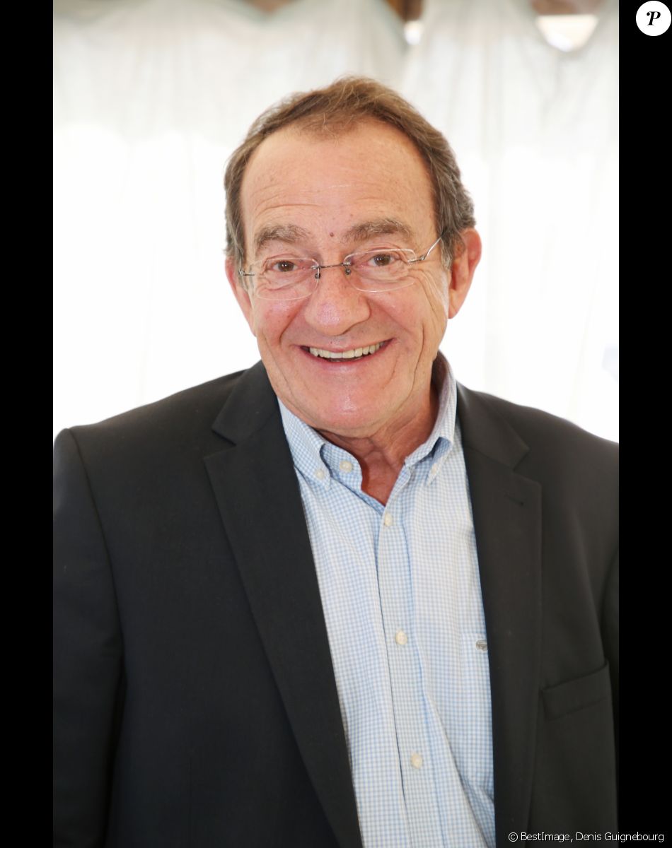 Exclusif - Jean-Pierre Pernaut reçoit le Prix Saint-Roch (Saint Patron des antiquaires) lors de la 96ème édition de la foire de Chatou (la plus célèbre et ancienne foire à la brocante de France) en France, le 14 mars 2018. © Denis Guignebourg/Bestimage