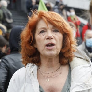 Véronique Genest - Les artistes se mobilisent lors de la manifestation contre la fermeture prolongée des lieux de culture à Paris. © Christophe Clovis / Bestimage