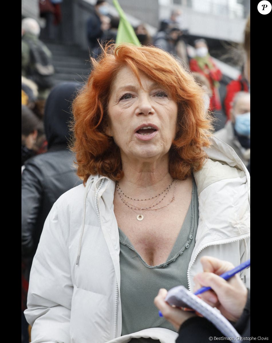 Véronique Genest - Les artistes se mobilisent lors de la manifestation contre la fermeture prolongée des lieux de culture à Paris. © Christophe Clovis / Bestimage