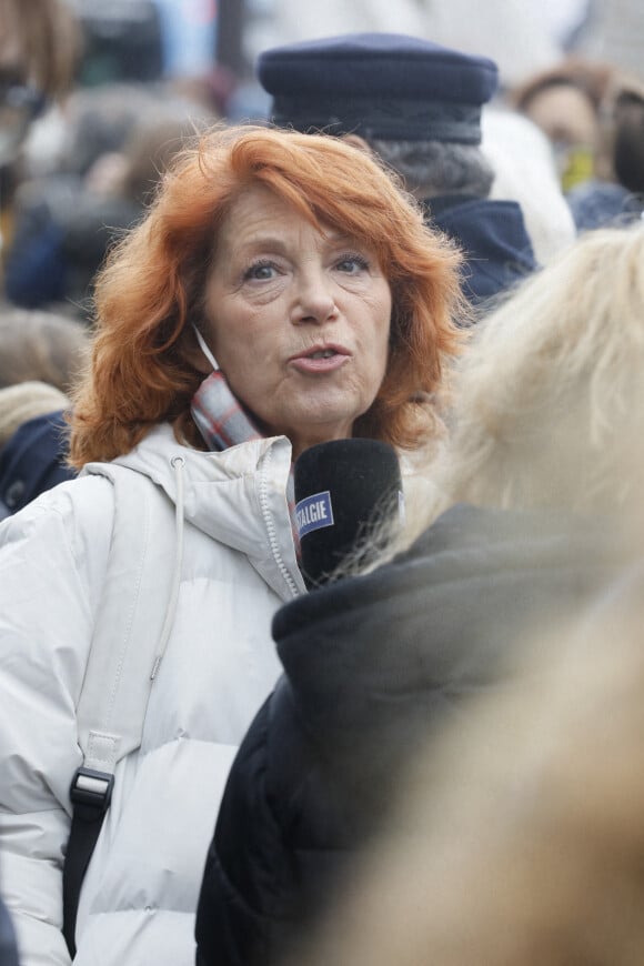 Véronique Genest - Les artistes se mobilisent lors de la manifestation contre la fermeture prolongée des lieux de culture à Paris le 15 décembre 2020 lors de l'épidémie de Coronavirus (COVID-19). © Christophe Clovis / Bestimage