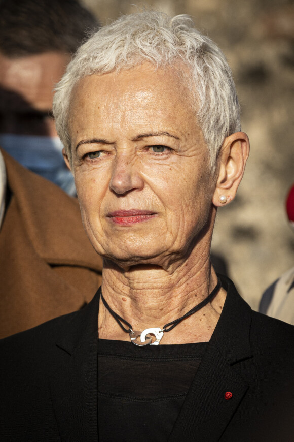 Brigitte Klinkert, ministre déléguée chargée de l'insertion lors de la cérémonie de réouverture du cimetière juif de Sarre-Union (Bas-Rhin) 6 ans après la profanation de 269 stèles. Sarre Union, le 28 octobre 2021.