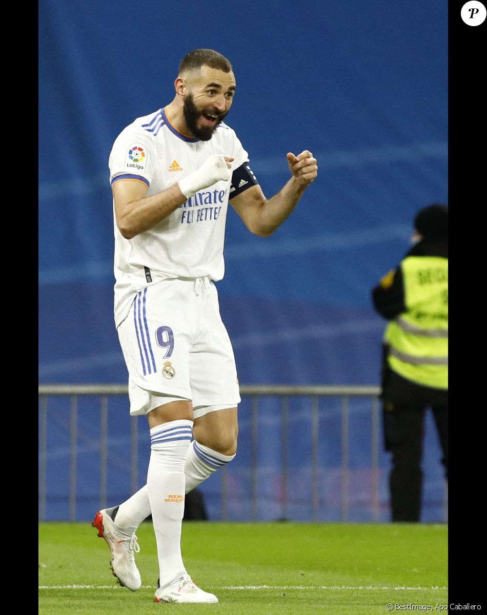 Karim Benzema lors du match de football "Real Madrid vs Rayo Vallecano" au stade Bernabeu à Madrid. Le 6 novembre 2021 © Apo Caballero-DAX / Zuma Press / Bestimage