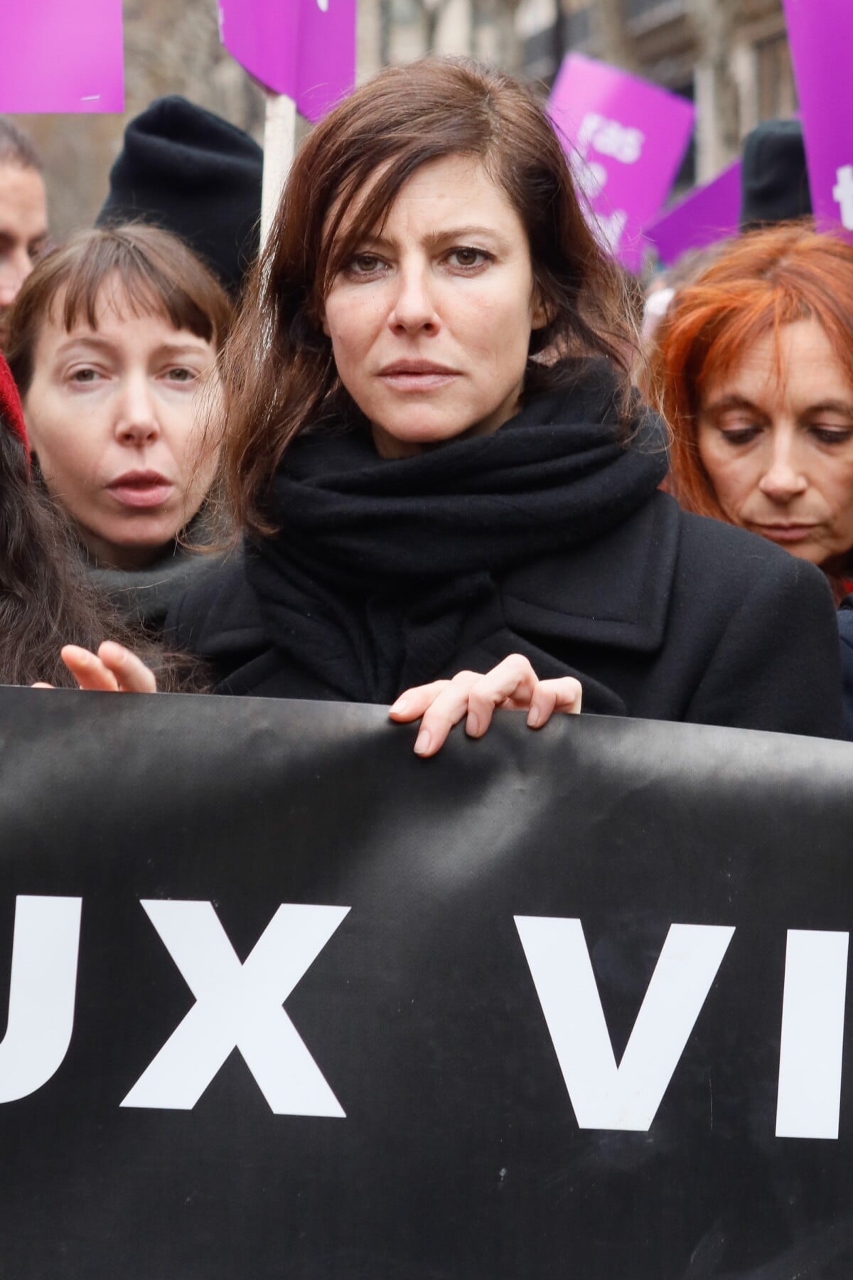 Photo : Anna Mouglalis lors de la manifestation organisée contre les violences faites aux femmes dans le quartier de l'Opéra à Paris, le 24 novembre 2018. © CVS/Bestimage - Ode (Purepeople)