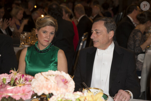 Magdalena Andersson et Mario Draghi - Dîner de gala en l'honneur des Prix Nobel à Stockholm, le 10 décembre 2015.