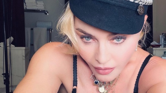 Madonna : Téton apparent et postérieur bien exposé, elle choque les internautes