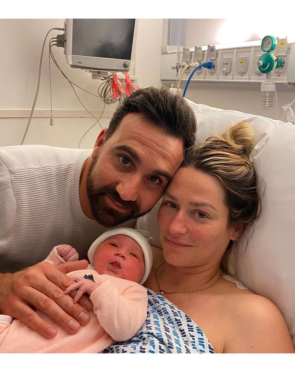 Laure et Matthieu (Mariés au premier regard) annoncent la naissance de leur fille Lya sur Instagram.