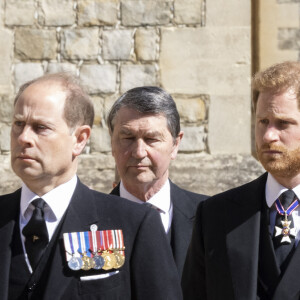 Le prince Edward, comte de Wessex, le prince Harry, duc de Sussex, Sir Timothy Laurence - Arrivées aux funérailles du prince Philip, duc d'Edimbourg à la chapelle Saint-Georges du château de Windsor, le 17 avril 2021.