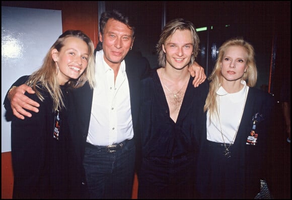 Sylvie Vartan, Johnny Hallyday et leur fils David Hallyday, avec son épouse Estelle Lefébure - Première de la tournée de David Hallyday en 1991. 