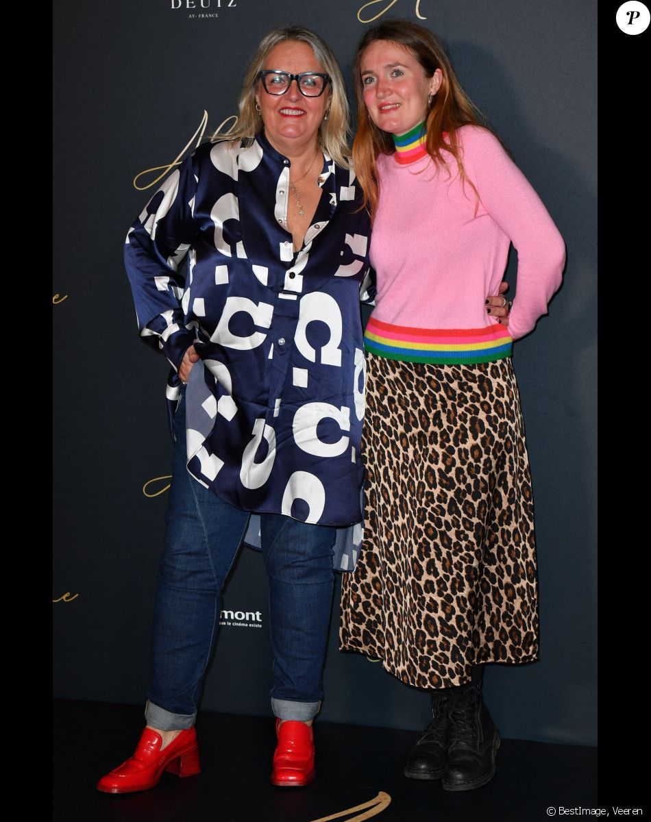 Valérie Damidot et sa fille Roxanne Damidot - Avant-Première du film "Aline" au Grand Rex à Paris, le 25 octobre 2021. © Veeren/Bestimage