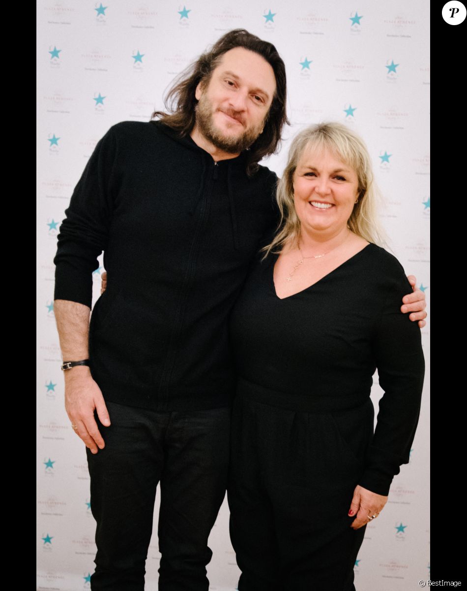Valérie Damidot et son compagnon Régis Viogeat - Le chef pâtissier Christophe Michalak organise un goûter caritatif au profit de l'association l'Etoile de Martin dans le salon Haute Couture de l'hôtel Plaza Athénée à Paris, le 21 novembre 2015.