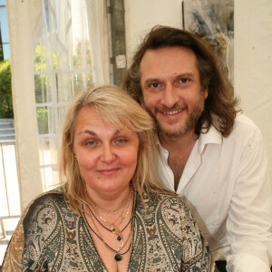 Valérie Damidot et son compagnon Régis Viogeat au 27ème Salon du Livre de Cosne-Cours-sur-Loire, France, le 28 mai 2017. © JLPPA/Bestimage