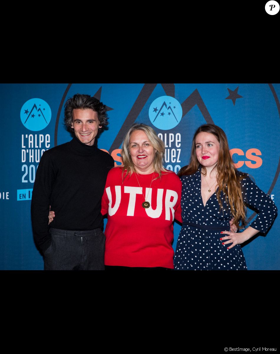 Valérie Damidot avec ses enfants Norman et Roxanne Damidot en photocall lors du 23ème festival international du film de comédie de l'Alpe d'Huez, le 18 janvier 2020. © Cyril Moreau/Bestimage
