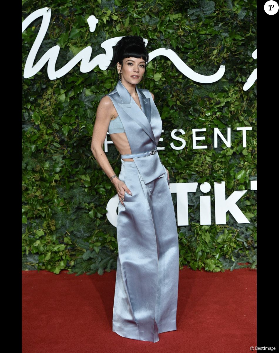 Lily Allen au photocall de la soirée des "British Fashion Awards 2021" à Londres, le 29 novembre 2021.